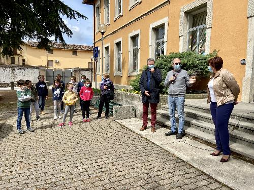 L'intervento del vicegovernatore del Friuli Venezia Giulia Riccardo Riccardi nel corso della cerimonia di consegna dello scuolabus al comune di Bertiolo