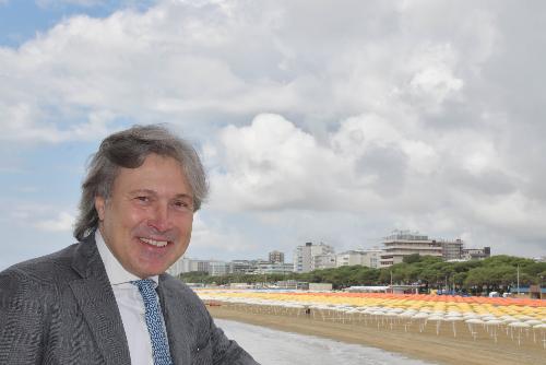 L'assessore regionale Sergio Emidio Bini all'evento per apertura stagione estiva da Terrazza a Mare di Lignano Sabbiadoro.