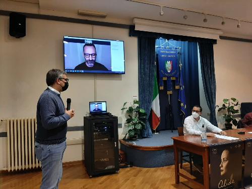 L'assessore Pierpaolo Roberti e il presidente dell'Unione degli istriani Massimiliano Lacota durante la presentazione del docufilm