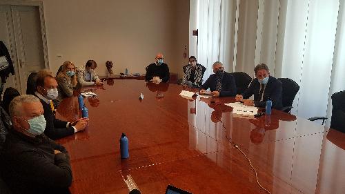 Un momento dell'incontro con i sindaci e gli assessori dei Comuni costieri del Friuli Venezia Giulia