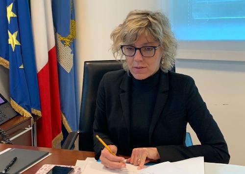 L'assessore Barbara Zilli mentre interviene all’assemblea ordinaria dei soci di Aeroporto Friuli Venezia Giulia Spa