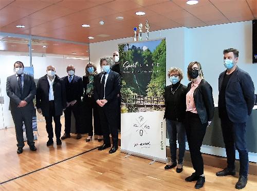 L'assessore regionale alle Attività produttive e turismo del Friuli Venezia Giulia, Sergio Emidio Bini, con gli amministratori dei Comuni coinvolti in Sportland