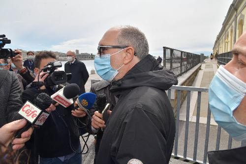 Il vicegovernatore Riccardo Riccardi al centro vaccinale del Molo IV di Trieste.