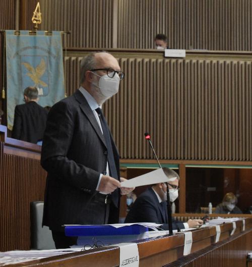 Il vicegovernatore Riccardo Riccardi durante la seduta di Consiglio