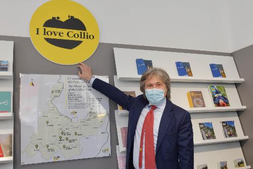 L'assessore regionale al Turismo Sergio Emidio Bini inaugura il nuovo infopoint di Cormons