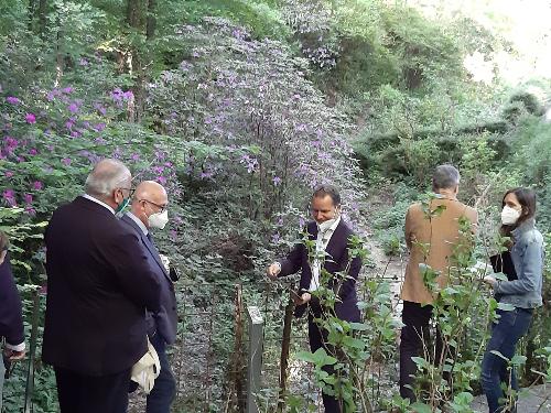 L'assessore regionale Patrimonio Sebastiano Callari (secondo da sinistra) visita il Giardino Viatori. Al suo fianco il sindaco di Gorizia Rodolfo Ziberna