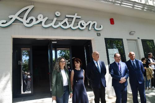Le autorità presenti alla riapertura del Cinema Arison a Trieste. Secondo da destra il vicegovernatore del Friuli Venezia Giulia Mario Anzil