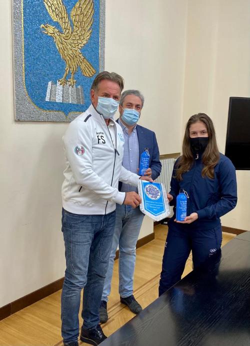 L'assessore Scoccimarro con la judoka Veronica Toniolo e il presidente della Società Ginnastica Triestina, Massimo Varrecchia