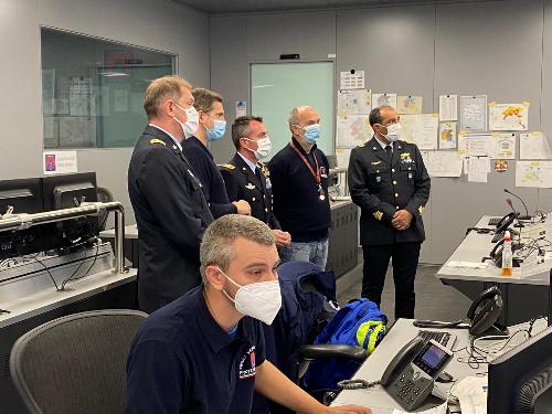 Il vicegovernatore del Friuli Venezia Giulia, Riccardo Riccardi, e il comandante del 2° Stormo dell'Aeronautica Militare, colonnello Marco Bertoli, durante la visita di quest'ultimo alla sede della Protezione civile Fvg di Palmanova.