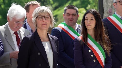 L'assessore regionale alle Finanze Barbara Zilli ad Avasinis, frazione del Comune di Trasaghis, per l'ottantesimo anniversario della strage del 2 maggio 1945