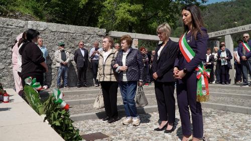 L'assessore regionale alle Finanze Barbara Zilli ad Avasinis, frazione del Comune di Trasaghis, per l'ottantesimo anniversario della strage del 2 maggio 1945