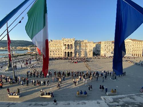 La cerimonia del 2 Giugno in piazza dell'Unità d'Italia a Trieste.