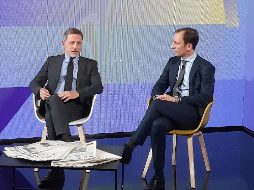 Il governatore del Friuli Venezia Giulia e presidente della Conferenza delle Regioni Massimiliano Fedriga intervistato dal direttore de La Stampa Massimo Giannini (a sinistra nella foto)