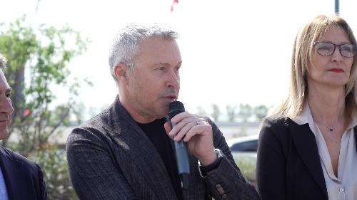 L'assessore Bini all'inaugurazione della nuova rotatoria di Piazza Marcello D'Olivo a Lignano Pineta