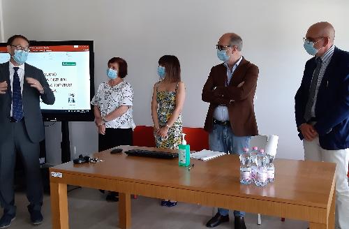 Una fase della presentazione del centro disturbi alimentari a Pordenone. Da sinistra: Joseph Polimeni (direttore generale Asfo), Roberta Ruffilli (direttore Neuropsichiatria infantile), Monica Corsaro (responsabile centro salute mentale), il vicegovernatore della Regione Riccardo Riccardi e Roberto Lezzi (direttore Centro di salute mentale).