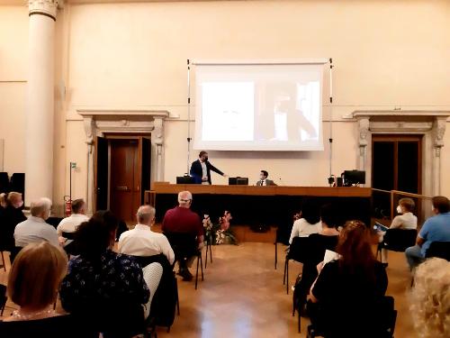 L'assessore regionale alle Lingue minoritarie Pierpaolo Roberti interviene alla seduta generale di Aclif a Udine 