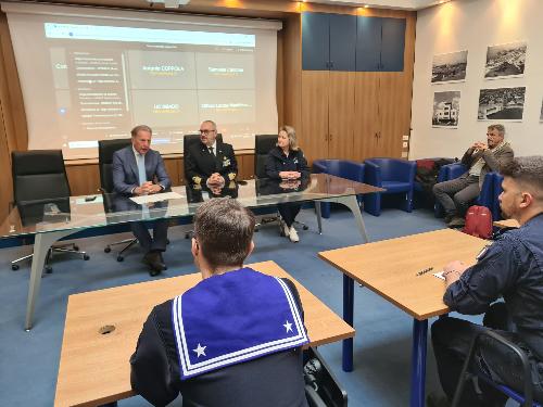 L'assessore Scoccimarro all'incontro di avvio del percorso formativo sulla vigilanza ambientale per il personale della Capitaneria di Porto di Trieste