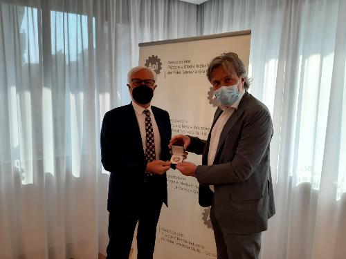 L'assessore regionale alle Attività produttive e turismo, Sergio Emidio Bini,  con il presidente dell'Associazione piccole e medie industrie del Friuli Venezia Giulia (Confapi Fvg), Massimo Paniccia. 