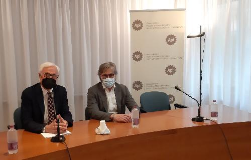 L'assessore regionale alle Attività produttive e turismo, Sergio Emidio Bini,  con il presidente dell'Associazione piccole e medie industrie del Friuli Venezia Giulia (Confapi Fvg), Massimo Paniccia. 