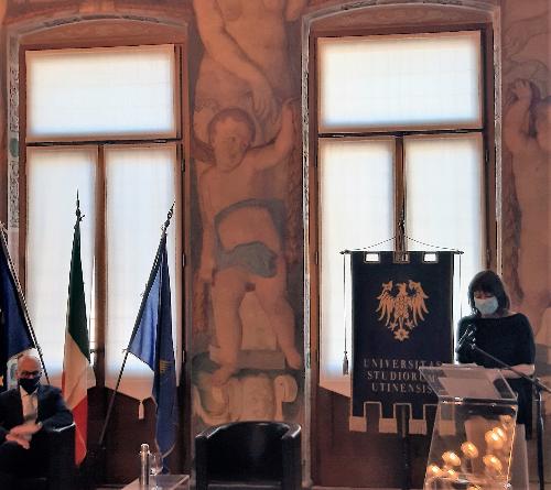 l'assessore regionale all'Università e Ricerca Alessia Rosolen alla firma del rinnovo della convenzione tra l'Università di Udine e la Fondazione Friuli.