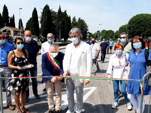 L'assessore regionale alle Attività produttive e turismo, Sergio Emidio Bini, all'inaugurazione del mercato agricolo dello Stella, con il sindaco di Palazzolo dello Stella, Franco D'Altilia