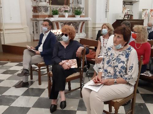 L'assessore alla Cultura del Friuli Venezia Giulia, Tiziana Gibelli, con il sindaco di Bertiolo Eleonora Viscardis e il consigliere regionale Massimo Morettuzzo, nella chiesa di San Martino vescovo.