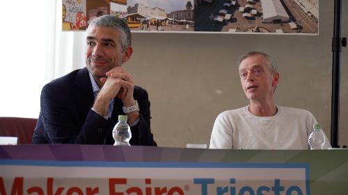L'assessore Roberti (a sinistra) alla presentazione della Maker Faire 2025