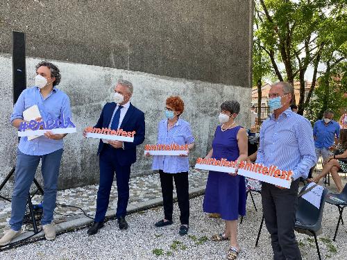 L'assessore Gibelli con il sindaco Bernardi, il presidente e il direttore di Mittelfest Corciulo e Pedini e il presidente della Fondazione Friuli Morandini