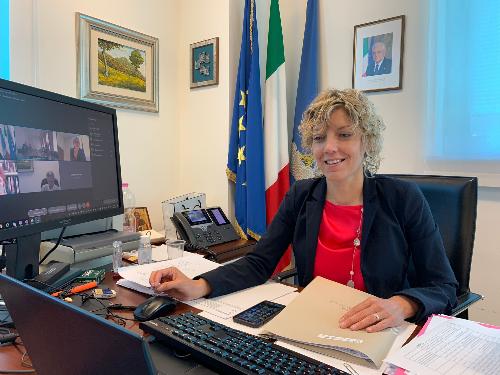 L'assessore alle Finanze Barbara Zilli nel corso della seduta telematica odierna della Giunta