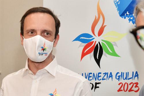 Il governatore Massimiliano Fedriga con alle spalle il logo di Eyof 2023