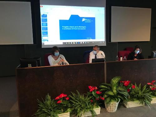 L'assessore regionale al Lavoro, Alessia Rosolen, durante l'incontro "Passi futuri per lo sviluppo del territorio montano" organizzato da Friuli Innovazione ad Amaro.