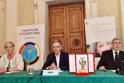 L'assessore Zannier interviene alla cerimonia nel salone di rappresentanza della Regione a Trieste assieme ai vertici di Panathlon club.