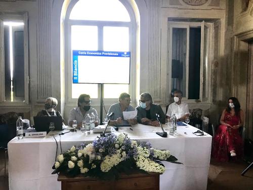 L'assessore regionale alle Attività produttive e Turismo, Sergio Emidio Bini, durante l'assemblea degli eletti di Confcommercio Udine, a Buttrio. 