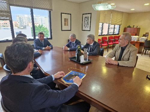 Un altro momento dei colloqui dell'assessore Stefano Zannier con gli esponenti dell'Assemblea parlamentare dello stato brasiliano di Rio Grande do Sul.