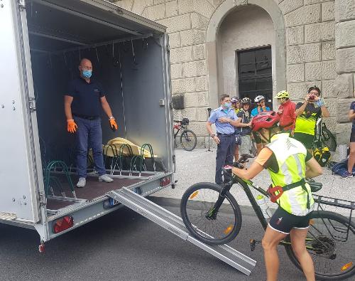 Un momento dell'inaugurazione del servizio che mette in collegamento Trieste e Parenzo.