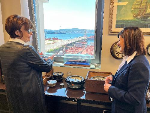 L'assessore Alessia Rosolen e Michela Cattaruzza negli ufficio della Ocean