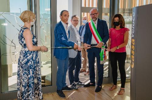 L'assessore Zannier partecipa al taglio del nastro della nuova filiale BancaTer di Corno di Rosazzo. 