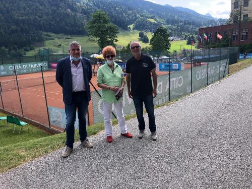 L'assessore Gibelli in visita al Città di Tarvisio Tennis Cup.