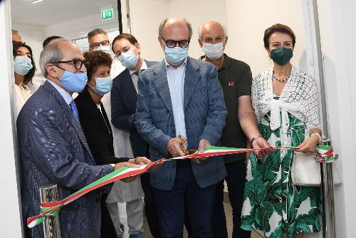 Il vicegovernatore del Friuli Venezia Giulia con delega alla Salute, Riccardo Riccardi, al taglio del nastro del nuovo reparto di Riabilitazione estensiva del presidio ospedaliero di San Vito al Tagliamento afferente all'Azienda sanitaria Friuli Occidentale.