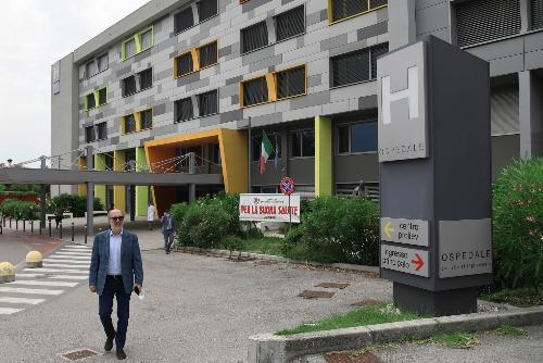Il vicegovernatore del Friuli Venezia Giulia con delega alla Salute, Riccardo Riccardi, all'ingresso del nuovo reparto di Riabilitazione estensiva del presidio ospedaliero di San Vito al Tagliamento afferente all'Azienda sanitaria Friuli Occidentale.