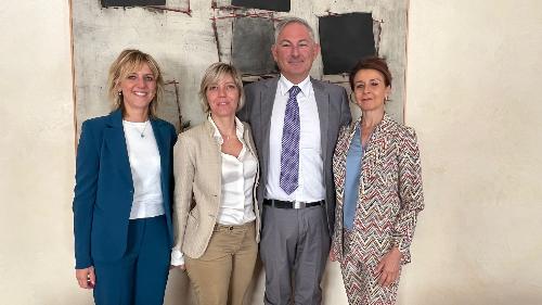 L'assessore regionale Barbara Zilli, al centro, durante l'incontro con i vertici della Giunta nel municipio di Pordenone.
