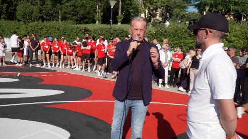 L'assessore regionale Fabio Scoccimarro al nuovo playground di Borgo San Sergio