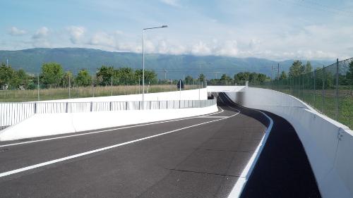Un tratto della Gronda Est di Sacile in prossimità del raccordo con la rotonda di via Flangini.