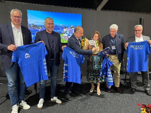 Un momento della cerimonia di apertura di Sapori Pro Loco 2025
