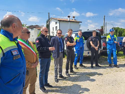 L'assessore regionale alla Protezione civile Riccardo Riccardi (terza da sinistra)