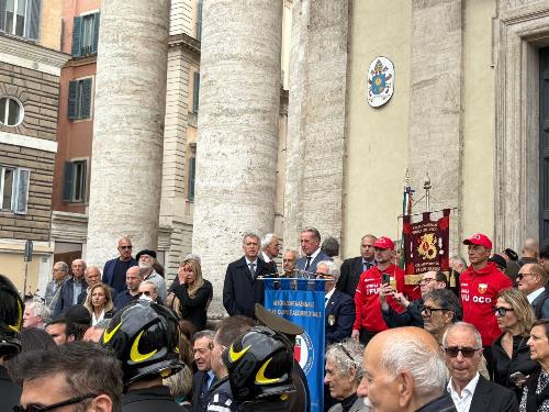 L'assessore alle Difesa dell'ambiente, energia e sviluppo sostenibile Fabio Scoccimarro tra i presenti alle esequie di Nino Benvenuti, nella chiesa degli Artisti a Roma