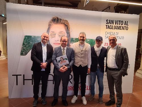 Il vicegovernatore Anzil all'inaugurazione della mostra "Theatron" a San Vito al Tagliamento
