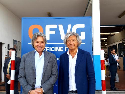L'assessore regionale alle Attività produttive Sergio Emidio Bini con il presidente di Officine Fvg Enzo Tulisso.
