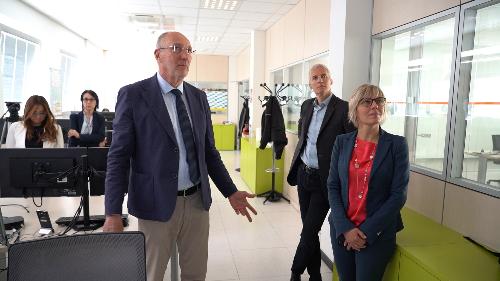 Zilli (a destra) durante la visita a Insiel