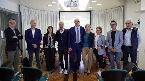 L'assessore regionale alle Finanze Barbara Zilli con le autorità intervenute alla presentazione del secondo lotto della pista ciclabile Tolmezzo - Amaro - Stazione Carnia - Alpe Adria